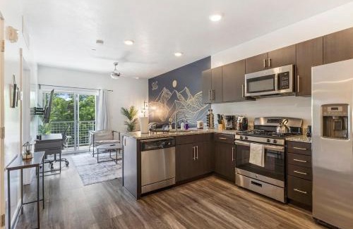Rio Grande Apartment | Downtown SLC Apartment - King Bed - Gym - Smart TV