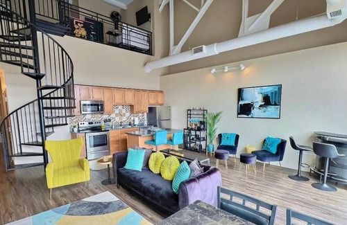 Sandusky Condo | Downtown Sleeps 8 By Cedar Point Sports Force Kalahari!
