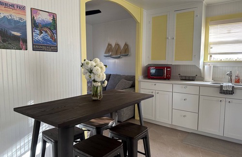 Snoqualmie House | Downtown Snoqualmie Home - Hot Tub, Fully Fenced Yard - Pet Friendly!