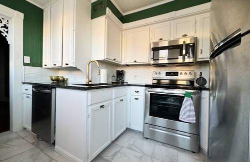 Evansville Apartment | Downtown Spacious Apt with king bedroom, Formal Dining, and balcony!