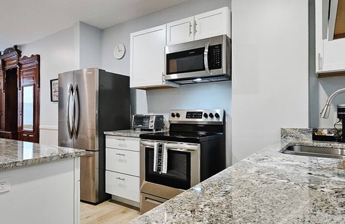 Wilmington Apartment | Downtown: Steps to DuPont Hotel