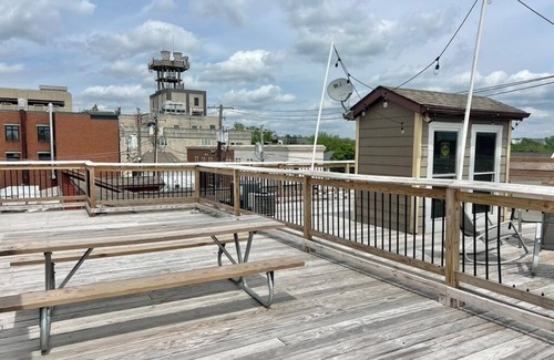 Bloomington Apartment | Downtown studio apartment with ROOFTOP DECK
