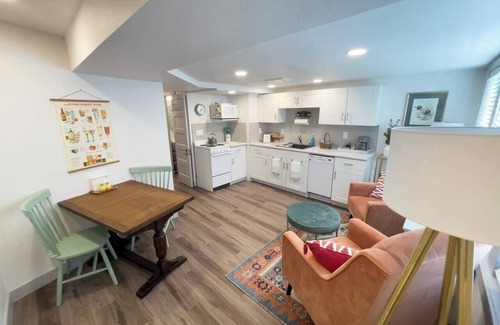 York Apartment | Downtown Studio | Small + Stylish | Near WWU