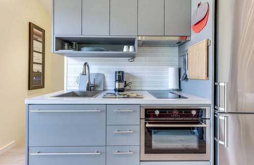 Okanagan-Similkameen House | Downtown Suite close to the Beach (pet-friendly)