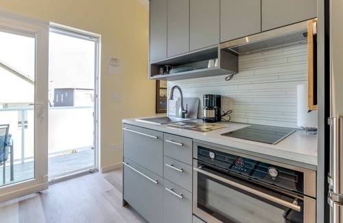 Okanagan-Similkameen House | Downtown Suite close to the Beach (pet-friendly)