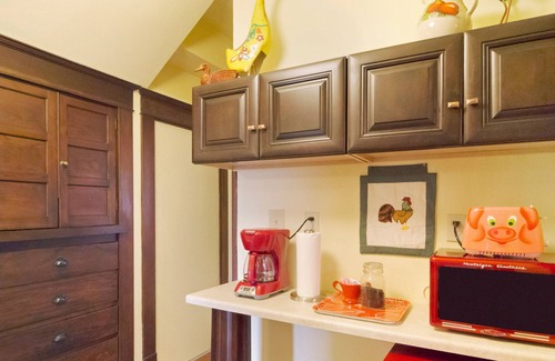 Friday Harbor Apartment | Downtown Suite! (Farmer's Suite)