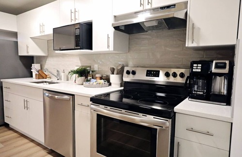 North Central Edmonton Condo | Downtown Suite King Beds|Long Stays|Disney+