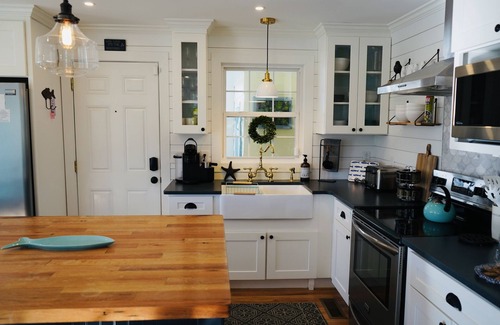 Southport House | Downtown Sunshine Cottage & GolfCart