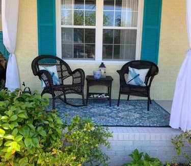Southport House | Downtown- Sunshine Cottage and Golf Cart