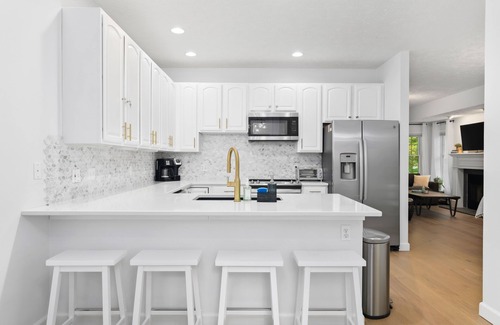 Traverse City House | ✨ Downtown TC Charmer near East Bay | Lovely Deck | Gorgeously Renovated | 5* Location!
