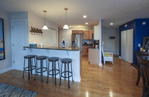 Traverse City Condo | Downtown TC Condo with West Bay View!