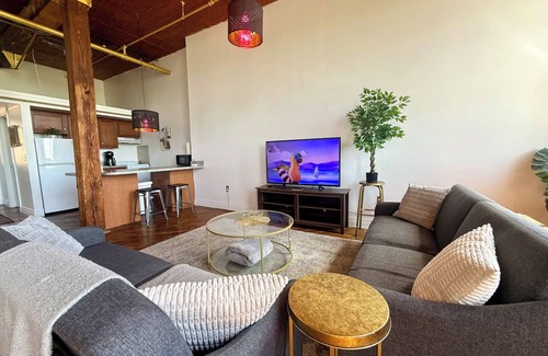 Detroit Apartment | Downtown: The Belle Isle View Loft