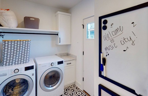 Chestnut Hill House | Downtown, Three-Story Home w/Free WiFi, Central A/C, Private Washer/Dryer, Deck