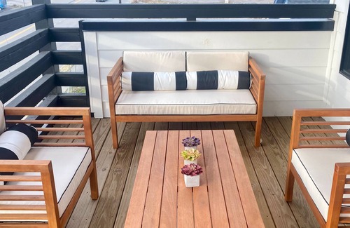 Chestnut Hill House | Downtown, Three-Story Home w/Free WiFi, Central A/C, Private Washer/Dryer, Deck