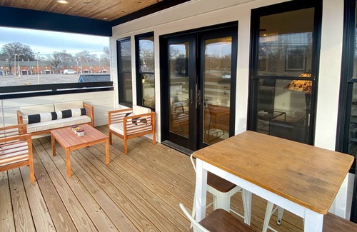 Chestnut Hill House | Downtown, Three-Story Home w/Free WiFi, Central A/C, Private Washer/Dryer, Deck