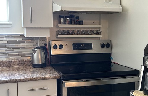 Niagara Condo | Downtown Toronto Close to All Attractions. 2-Bdrm Condo with Solarium & Balcony
