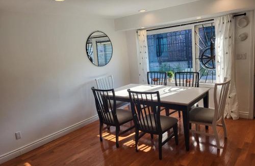 Dovercourt Park Villa | Downtown Toronto House Central 2BED 2BATH Subway Free Parking