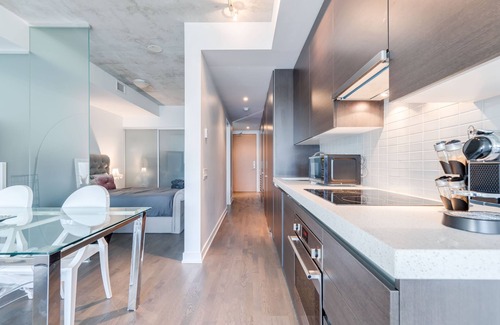 Wellington Place Condo | Downtown Toronto luxury unit/Free parking