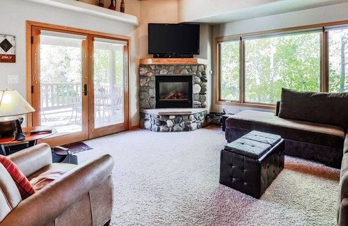Old Town House | Downtown Townhome Near the Slopes w/ Free WiFi, Gas Grill, & Private Hot Tub