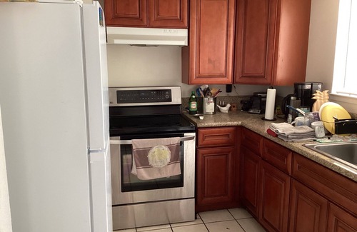 Visalia House | Downtown townhome near hospital and 40 minutes away from Sequoia National Park