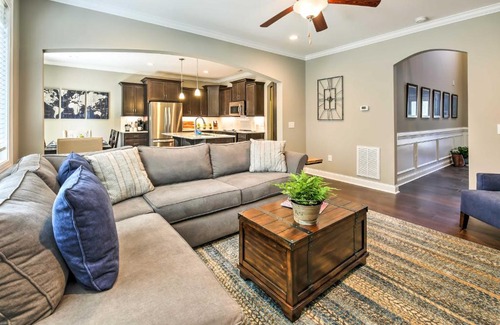 Southern Pines House | Downtown Townhome Walk to Dine and Shop on Broad St