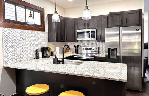 Columbus House | Downtown Townhome with Private Hot Tub!