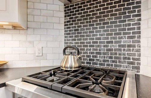Newburyport House | Downtown Townhouse | Beautiful Kitchen | Parking
