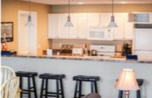 Traverse City Condo | Downtown Traverse City Condo, close to shops, food, recreation, beaches.