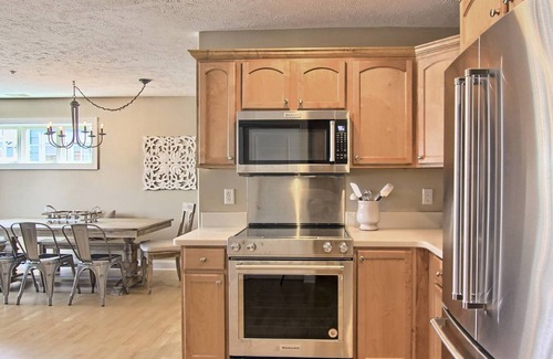 Traverse City Condo | Downtown Traverse City condo with view of West Bay.