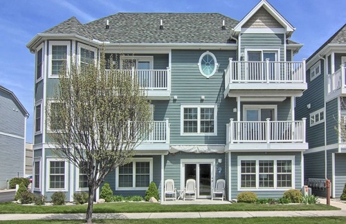 Traverse City Condo | Downtown Traverse City condo with view of West Bay.