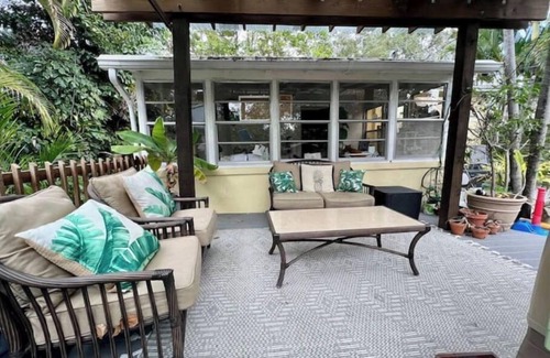 Flamingo Parks Apartment | Downtown Tropical Studio