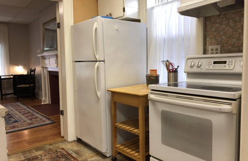 Troy Apartment | Downtown Troy Cozy, Quiet, Sunny- 1Bed - Laundry