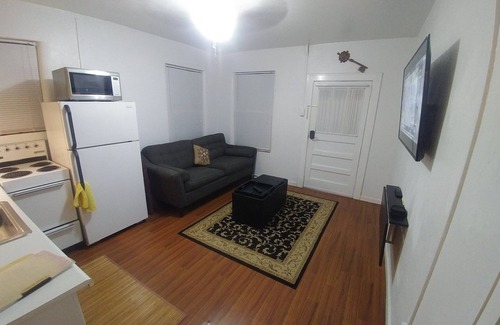Tallahassee House | Downtown Tucked Away 1/1 Guesthouse