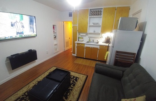 Tallahassee House | Downtown Tucked Away 1/1 Guesthouse
