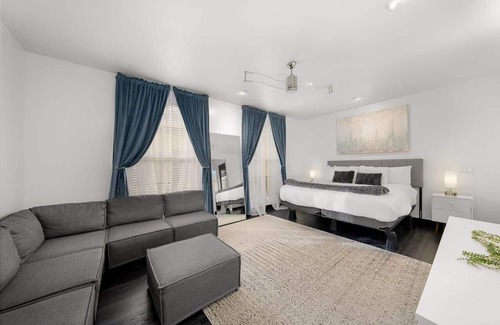 Cortez Hill Apartment | Downtown Tuscan Townhouse on Cortez Hill; Rooftop Deck