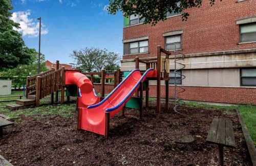 Willert Park Apartment | Downtown & Upscale