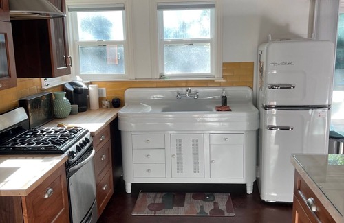 Vacaville Cottage | Downtown Vacaville 1 bedroom 1 bath Guest House