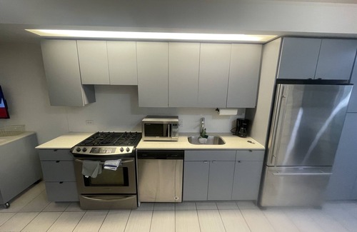 Gastown Apartment | downtown Vancouver, 5mins to waterfront, Roger’s arena and lots of restaurants