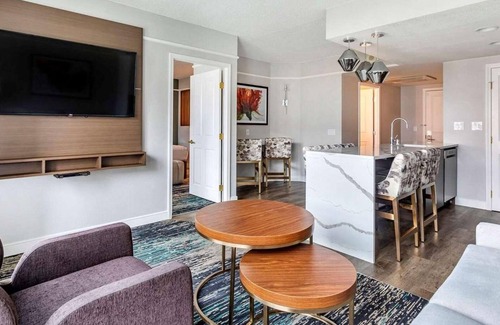 Las Vegas Strip Resort | Downtown Vegas, Full Kitchen, Luxurious Resort-1 Bedroom at Flamingo by Hilton