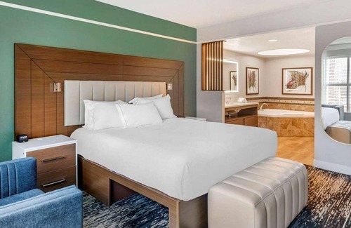 Las Vegas Strip Resort | Downtown Vegas, Full Kitchen, Luxurious Resort-1 Bedroom at Flamingo by Hilton