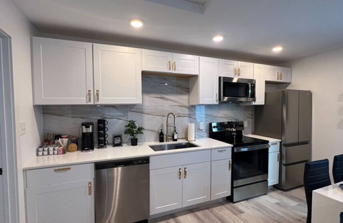 Old East Dallas Apartment | Downtown View | Free Parking | Sleeps 6