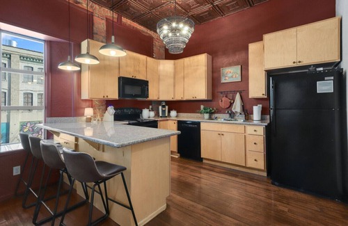 Great Falls Apartment | Downtown View | In Unit Laundry | Parking | King Bed