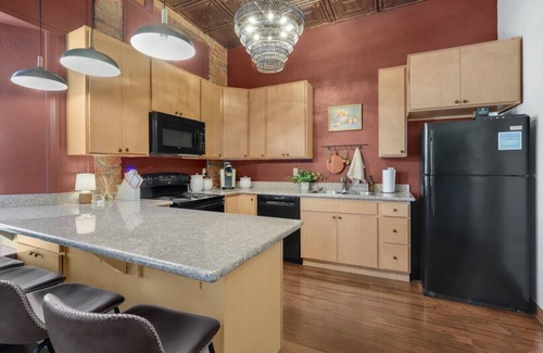 Great Falls Apartment | Downtown View | In Unit Laundry | Parking | King Bed