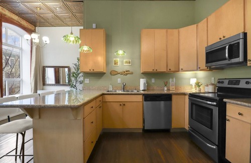 Great Falls Apartment | Downtown View | In Unit Laundry | Parking| King Bed