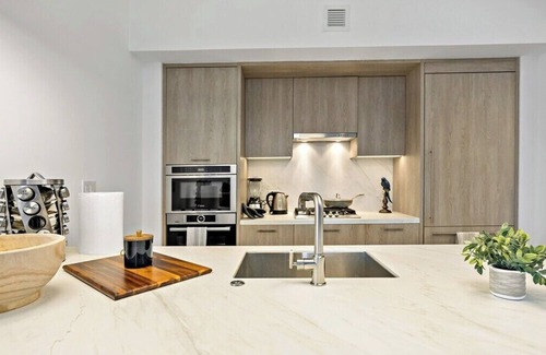 Le Droit Park Apartment | Downtown | Views | Luxury | Sunny