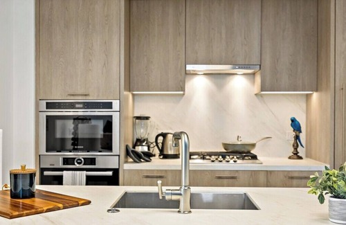 Le Droit Park Apartment | Downtown | Views | Luxury | Sunny