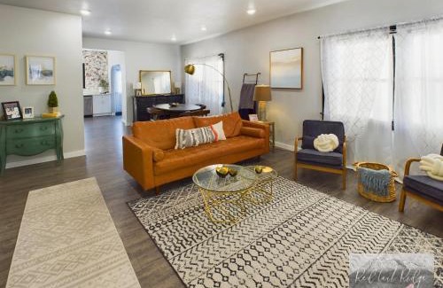 Albany Apartment | Downtown Vintage Modern Home PNW Wineries