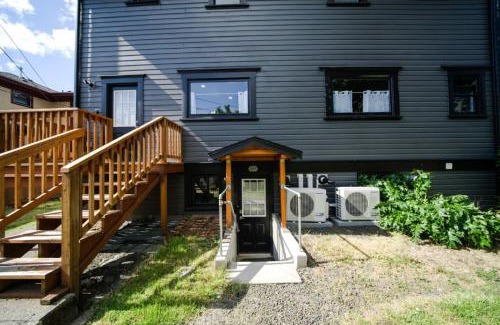 Albany Apartment | Downtown Vintage Modern Home PNW Wineries