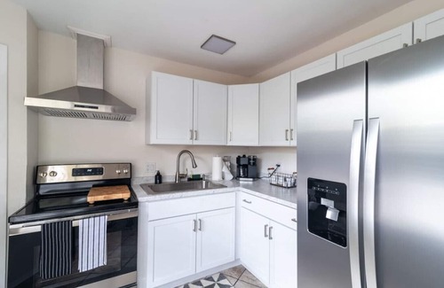 Wimberley House | Downtown - Walk to Wimberley Square! Lonestar Bungalow @ Beer Ranch Project Inn