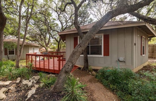 Wimberley House | Downtown - Walk to Wimberley Square! Lonestar Bungalow @ Beer Ranch Project Inn